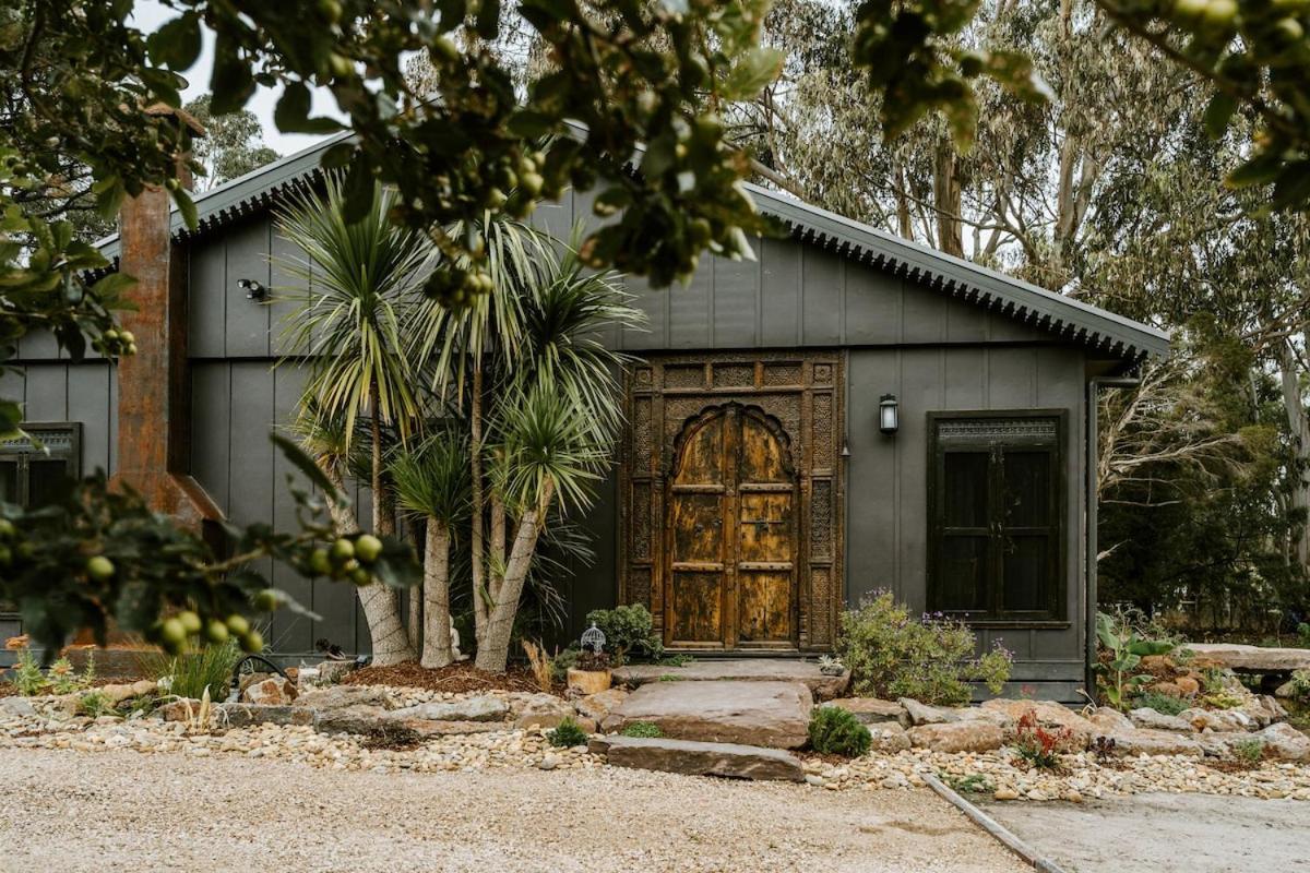 The Temple - Country Farm Retreat Villa Launching Place Eksteriør billede