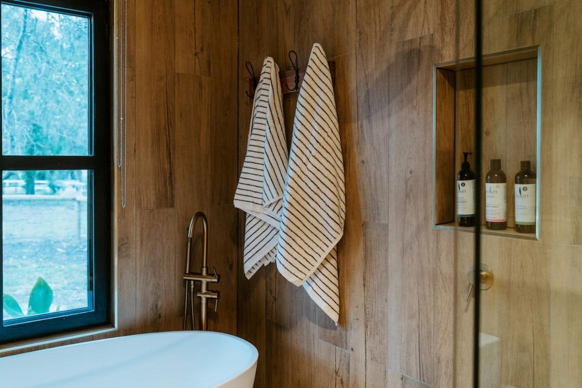 The Temple - Country Farm Retreat Villa Launching Place Eksteriør billede