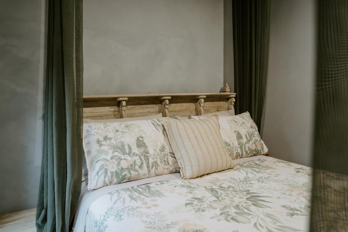 The Temple - Country Farm Retreat Villa Launching Place Eksteriør billede